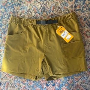 Carhartt Women’s Force Phoenix Cargo Short in Golden Grass - Size XL